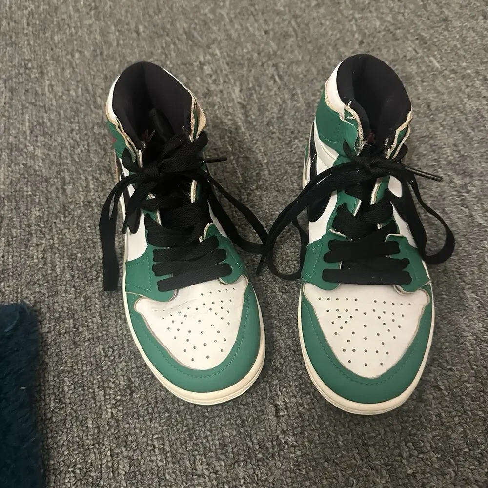 Nike Air Jordan 1 Retro High OG Lucky Green Youth 1